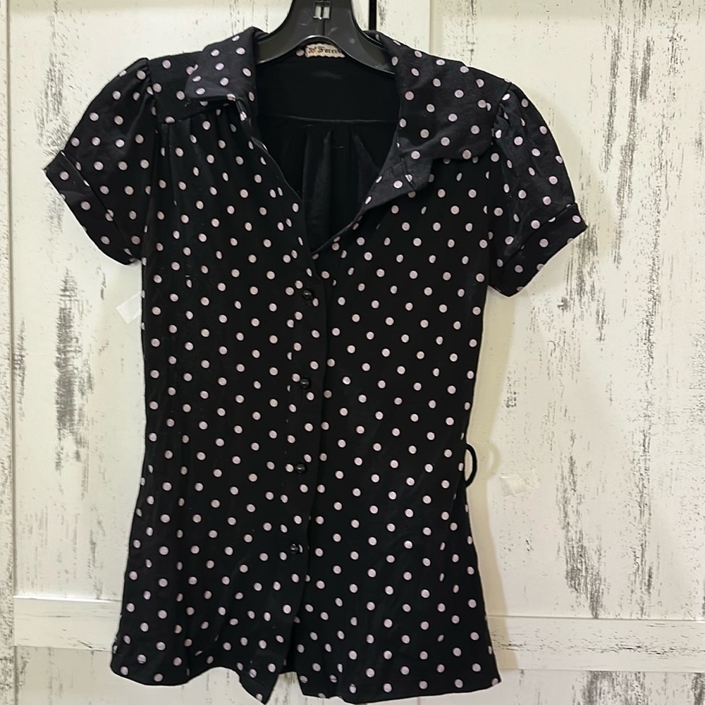 Forever 21 vintage polka dot button down shirt with loop for belt